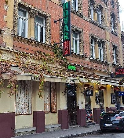 6-Pack Apartment In The Party District ブダペスト エクステリア 写真